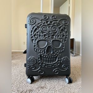 It brand luggage 28” black skull design
